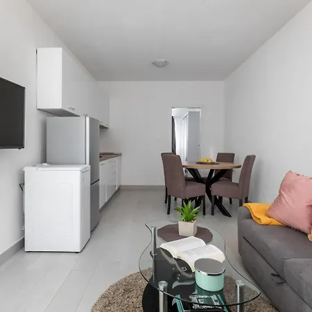 Ciovo Sunny * تروغير